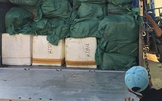 Ban An toàn thực phẩm TP.HCM: Phát hiện 5.594 kg thực phẩm trôi nổi dịp cận Tết Tân Sửu
