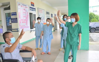 Đà Nẵng: Bệnh nhân đặc biệt xuất viện, dự kiến cuối tháng 10 làm 'sạch' bệnh viện Covid-19