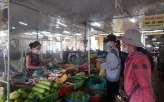 Đà Nẵng duy trì chợ truyền thống phục vụ Tết, chỉ đóng cửa quầy hàng có F0