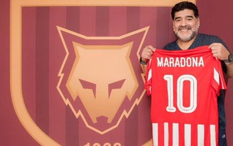 Diego Maradona trở lại nghề HLV