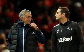 Vòng 3 Cúp Liên đoàn Anh: Trò Lampard loại thầy Mourinho