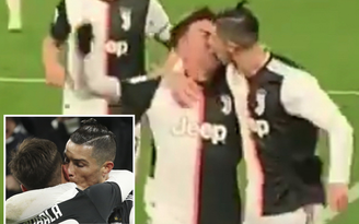 Màn “khoá môi” gây bão của Cristiano Ronaldo và Paulo Dybala