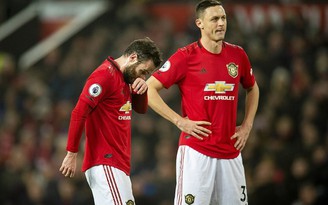 CĐV M.U bỏ ra về trong thất bại choáng váng trước Burnley