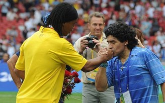 Diego Maradona: 'Ronaldinho không phải là tên tội phạm'