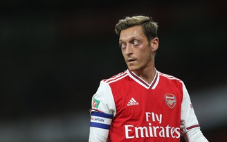 Lý do Mesut Ozil bị HLV Arteta “trảm” khỏi đội hình thi đấu của Arsenal