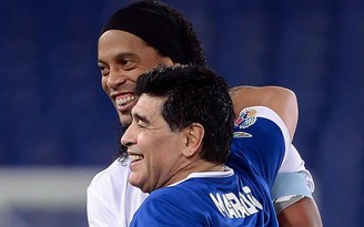 Ronaldinho mong thoát khỏi Paraguay để trả ‘ân tình’ cho Diego Maradona