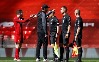 Sốc: Phát hiện HLV Klopp và hậu vệ Liverpool, Andy Robertson mạt sát trọng tài