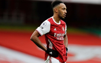 Aubameyang tịt ngòi, HLV Arteta phản ứng VAR sau cú sốc thua Leicester