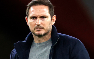 HLV Lampard nhận cảnh báo bị ‘sa thải’ từ tỉ phú Roman Abramovich