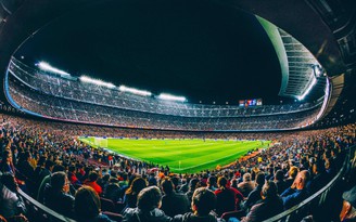 Sân Nou Camp của Barcelona đón 100% khán giả khi tiếp Real Madrid ở Siêu kinh điển