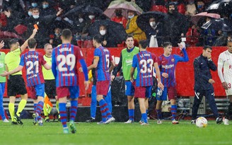 Kết quả La Liga: Barcelona bị Sevilla chia điểm dù chơi hơn người