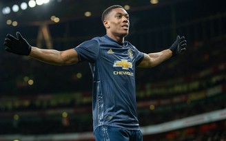 Sevilla chiêu mộ Martial từ M.U, sắp bán trung vệ Diego Carlos cho Newcastle