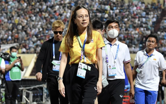 Madam Pang gây sốc khi nói chuyện riêng với HLV Honda của đội U.23 Campuchia