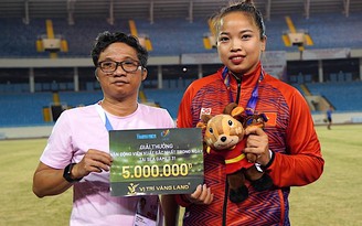 Lò Thị Hoàng phá kỷ lục SEA Games, nhận thưởng nóng từ Báo Thanh Niên