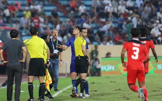 HLV Mano Polking tiết lộ vì sao bị nhận thẻ vàng ở cuối trận gặp U.23 Indonesia?