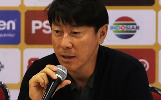 Trợ lý sốt vó tìm HLV Shin Tae-yong hỏi tập trung cho đội U.19 hay đội tuyển