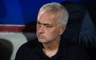 HLV Mourinho nhận tin sốc trước trận đấu vòng 2 Serie A