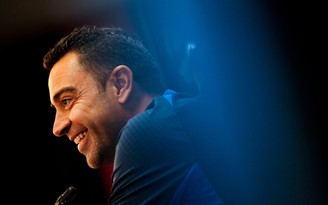 HLV Xavi sẵn sàng hủy trận đấu vì CĐV dù Barcelona đang thắng đậm