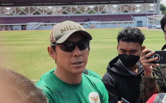 Cho cầu thủ U.20 Indonesia tập luyện lúc 11 giờ trưa, HLV Shin Tae-yong phải giải thích
