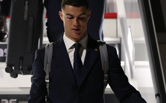Cristiano Ronaldo cùng tuyển Bồ Đào Nha đến Qatar giữa rắc rối với M.U