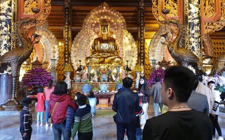 Hàng vạn người đi hội chùa Bái Đính - ngôi chùa có nhiều kỷ lục châu Á