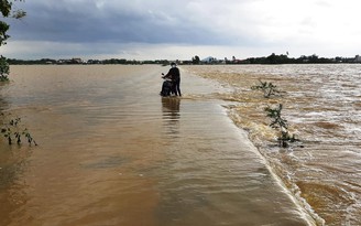 Bình Định: Lũ dâng cao vùng hạ lưu sông Côn, chia cắt nhiều khu dân cư