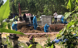 Bình Định: Khai quật tử thi người cha vì nghi bị con trai sát hại