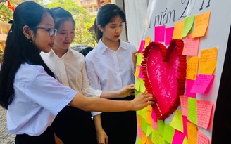 Ngày Nhà giáo Việt Nam: 'Chúng con xin lỗi thầy cô'