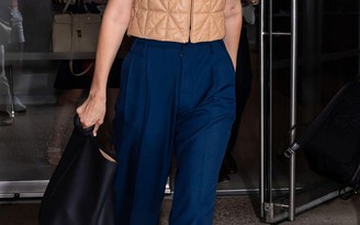 Gigi Hadid phối quần áo với bốt hợp trào lưu trong ngày trở gió