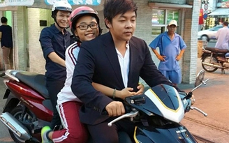 Quang Lê chở Phương Mỹ Chi không đội nón bảo hiểm gây tranh cãi