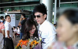 Tất bật với Live concert, Đan Trường vẫn đích thân đến đón bà xã