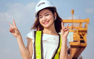 Lan Phương háo hức tham quan khu xây dựng tàu điện ngầm