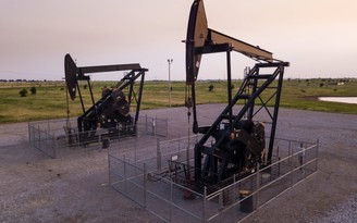 Giá xăng dầu hôm nay 27.4.2022: Tăng vọt hơn 3 USD/thùng sau một đêm