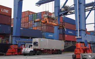 Mỹ hỗ trợ 'gỡ chiếc áo quá chật' tại cảng Cát Lái