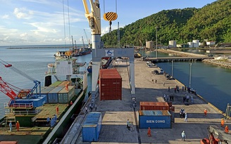 Thừa Thiên-Huế hỗ trợ hàng tỉ đồng cho tàu container vào cảng Chân Mây