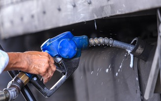 Giá xăng dầu hôm nay 25.10.2022: Tình trạng đứt gẫy nguồn cung vẫn còn