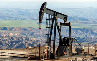 Giá xăng dầu hôm nay 6.12.2022: Lao dốc mất gần 4%
