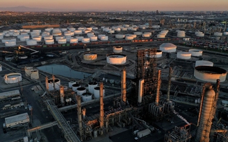 Giá xăng dầu hôm nay 28.12.2022: Tăng nhẹ do lo ngại Nga 'siết' sản lượng