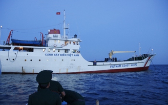 22 ngư dân Quảng Ngãi bị nạn trên biển được đưa vào đảo Phú Quý