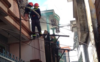 Cháy nhà sát trường học ngay trung tâm Phan Thiết, hàng trăm học sinh sơ tán