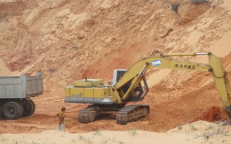 Đình chỉ việc đào cát tự ý lấp biển ở Mũi Né
