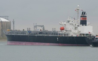 Tàu nước ngoài chở gần 30 nghìn tấn hóa chất mắc cạn gần đảo Phú Quý