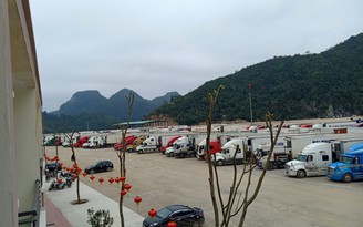 500 xe trái cây vẫn đang nằm chờ ở cửa khẩu Lạng Sơn