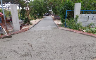 Bóc gỡ toàn bộ đường bê tông trái phép trên đất Trần Thị Ngọc Nữ lấn chiếm