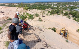 Công an TP.Phan Thiết xử phạt nhóm người tụ tập lấn chiếm đất công ở Mũi Né