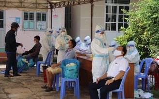 Bình Thuận: Hơn 450 nhân viên y tế hỗ trợ Phan Thiết xét nghiệm Covid-19