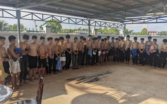 Bình Thuận: Tạm giữ hơn 30 người mang bom xăng, hung khí đi 'giải quyết mâu thuẫn'