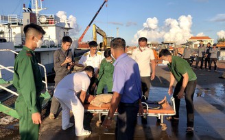 Bình Thuận: Cứu kịp thời ngư dân bị tai biến, liệt nửa người khi đang đánh cá ngoài khơi
