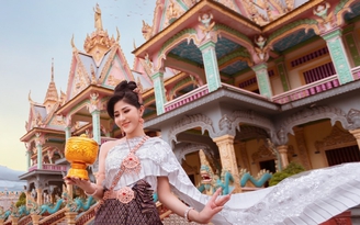 Người đẹp Huỳnh Trang ‘hóa thân’ thành cô gái Khmer, quảng bá du lịch Sóc Trăng