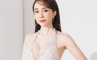 Quỳnh Nga diện váy cắt xẻ táo bạo
